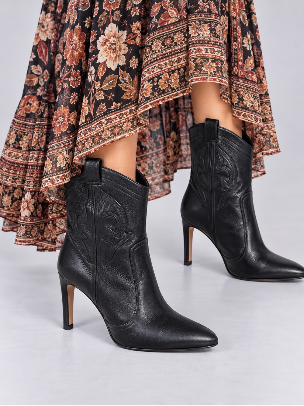 Ladies BCBG Black Leather Western-Inspired Pointed Toe Stiletto Ankle Boots